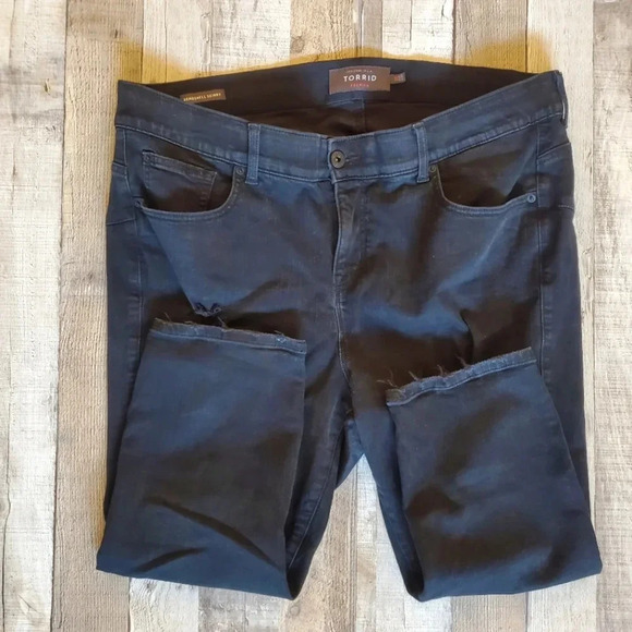 TORRID | PREMIUM Bombshell Skinny Distressed Jeans in Black sz 22 - Picture 6 of 6